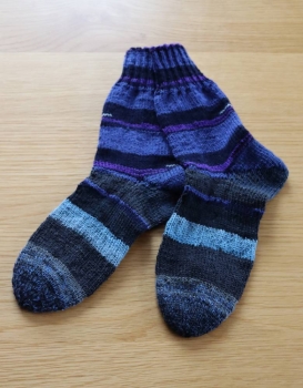 Socken handgestrickt Grösse 38/39 blau/lila/grau gestreift